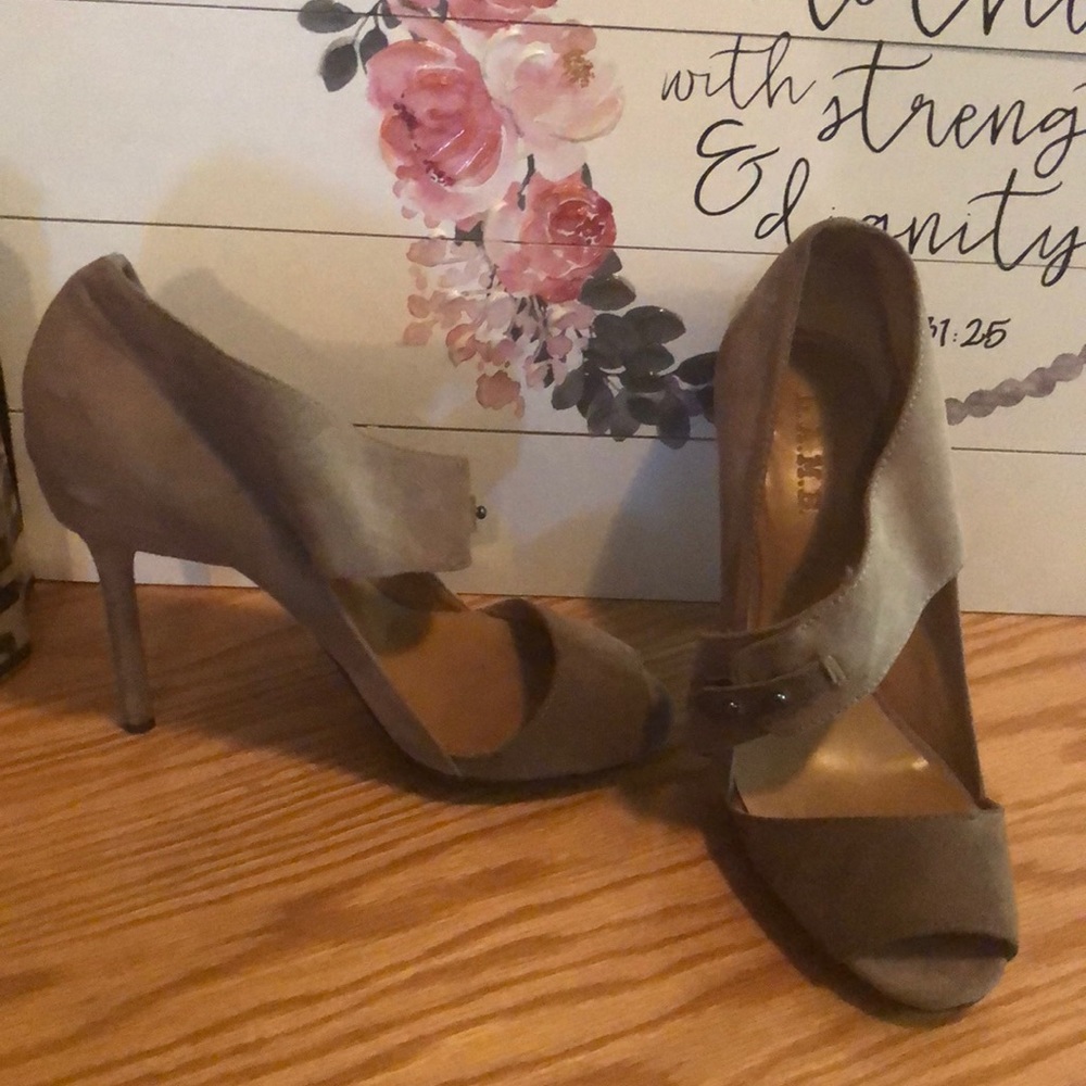 Preloved L.A.M.B two toned suede heels size 9M